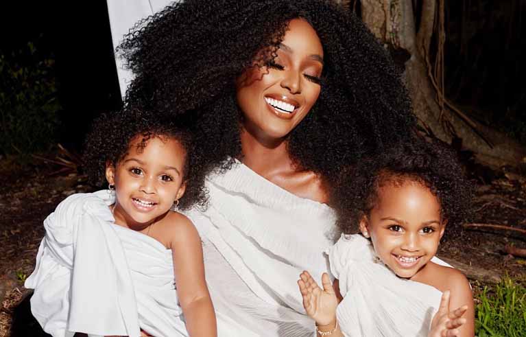 Amara La Negra with her twin daughters